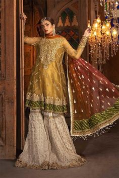 Indian dresses online embellished with multi-style work all over. Indian dresses online designed with embroidered velvet panels with fast delivery in USA Maria B Party Wear, Pakistani Mehndi Dress, Latest Pakistani Dresses, Pakistani Party Wear Dresses, Indian Dresses Online, Shadi Dresses, Mehndi Dress, Pakistani Dresses Online, Nikkah Dress