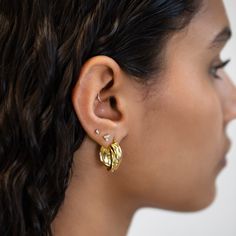 Thick chunky hoops that create statement look. Lightweight and comfortable to wear all day. The latch feature makes it easy to put on and take off. Gold Vermeil Hypoallergenic, lead and nickel free Width 0.35in(9mm), Height 0.9in(23mm) Lightweight and comfortable for all day wear Fine quality Italian metal Latch closure E602-G Chunky Metal Hoop Earrings For Everyday, Everyday Chunky Metal Hoop Earrings, Modern Chunky Hoop Earrings For Everyday, Everyday Chunky Hoop Earrings, Solid Gold Jewelry, Put On, Gold Vermeil, Solid Gold, Gold Jewelry