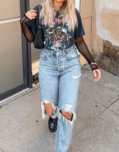 Womens Alternative Outfits, Dallas Weekend Trip Outfits, Witchy Jeans Outfit, Rock Band Outfits Women, Casual Outfits Edgy, Soft Edgy Outfits, Short Curvy Women Outfits, Edgy Womens Fashion, Rock Concert Outfit Ideas