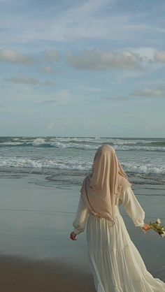 Islamic Modest Fashion, Muslim Photos, Muslimah Style, Muslimah Wedding, Travel Picture Ideas, Flower Photoshoot