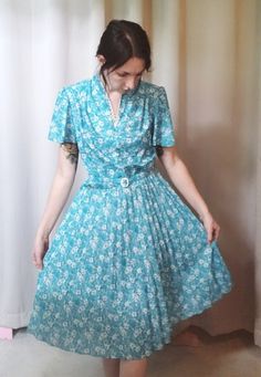 Vintage Floral Print Casual Dress, Casual Vintage Spring Dress, Blue Dresses With Lace Collar For Daywear, Vintage Floral Print Dress For Casual Wear, Vintage Blue Summer Dress, Blue Dress With Lace Collar For Spring, Blue Spring Dress With Lace Collar, Spring Blue Dresses With Lace Collar, Blue Retro Dress With Vintage Print