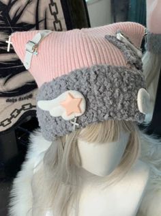 Cat Ears Cap, Layered Winter Outfits, Cross Accessories, Angel Wings Design, Cat Eared Beanie, Cute Beanies, Aesthetic Streetwear, Beanie Style, Grey Beanie