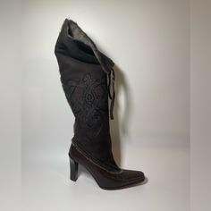 Size 37 Designer Formal Winter Boots, Designer Leather Winter Boots, Designer Leather Boots For Winter, Luxury Brown Heeled Boots For Winter, Winter Designer Leather Boots, Luxury Brown Winter Heeled Boots, Designer Winter Boots With Leather Sole, Elegant Brown Winter Boots, Designer Heeled Boots With Pointed Toe For Winter