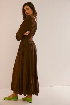 Free People Slip Dress, Fall Maxi, Fall Family Photo Outfits, Exaggerated Sleeves, Dresses Casual Fall, Guest Attire, Romantic Outfit, Wedding Attire Guest, Free People Clothing