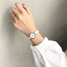 Small face watch for the delicate wrist, simple and stylish Small Watches, Small Face, Small Watch, Retro Watches, Bag Women Fashion, Fashion White, Small Faces, Leather Band, Quartz Watch