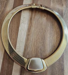 Vintage goldtoned choker Monet in very good Vintage condition! Retro Gold Adjustable Choker, Retro Adjustable Gold Necklace, Adjustable Retro Gold Necklace, Retro Gold Choker Necklace, Gold Retro Choker, Vintage Choker, Monet Jewelry, Vintage Monet, Shell Beads