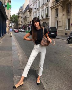 Casual Chique Stijl, Parisian Outfits, Parisienne Style, French Wardrobe, Parisian Look, Chique Outfit, Parisian Chic Style, French Outfit, Jeanne Damas