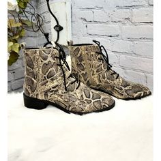 Nwt Express Women's Ankle Combat Boots Booties Snake Print White/Black Size 9 M. Party Ankle Boots With Snake Print, Trendy Snake Print Ankle Boots, Ankle Combat Boots, Brown Snake Print Ankle Boots, Black Snake Print Ankle Boots, Brown Ankle-high Snake Print Boots, Black Tan, Snake Print, Black And Tan