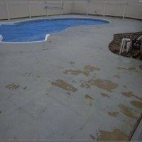 an empty swimming pool in the middle of a building with no people around it,