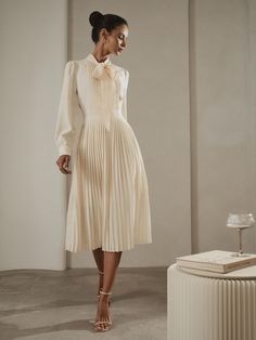 Cream Midi Dress, Elegant Outfit Classy, Elegant Midi Dresses, Classy Work Outfits, Wedding Guest Dresses, Online Fashion Store, Day Wedding, Dress Silhouette, Bride Dresses