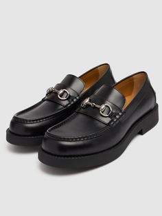 Black shiny leather . Silver-toned Horsebit . Rubber sole . Height: 15mm Gucci Men Shoes, Leather Silver, Gucci Black, Gucci Men, Leather Loafers, Loafer Shoes, Loafers Men, Black Men, Rubber Sole