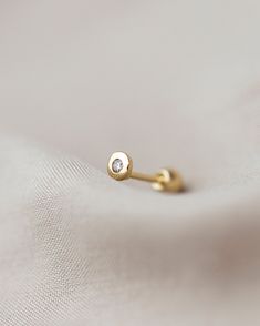 14k Gold and Diamond Bezel Straight Barbell Ear Stud with 3mm ball screw backing Can also be worn as stud for Cartilage. Minimalist, high quality, and timeless. Very secure and comfortable to wear. * 1 piece per order* * Stud measures approx. 3m with 1 diamond, 0.015 Carat total diamond weight. * 14k Gold post and 3mm ball screw backing * 20 gauge (0.8mm Thick) * Post Length : 6mm Classic Round Nose Studs For Gifts, Internally Threaded Round Nose Studs As Gift, Minimalist Round Nose Studs For Anniversary, Yellow Gold Screw Back Piercings As Gift, Yellow Gold Screw Back Piercings For Gifts, Minimalist Screw Back Jewelry Gift, Belly Chain, Ear Stud, Layered Bracelets