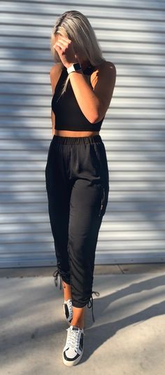 Jogger Crop Top Outfit, Jogger And Tshirt Outfit, Casual Black Bottoms With Ruched Sides, Casual Cargo Pants With Pockets For Night Out, Casual Cargo Pants For Night Out, Casual Night Out Cargo Pants, Trendy Stretch Joggers With Side Pockets, Jogger And Crop Top Outfit, Cargo Joggers Outfits