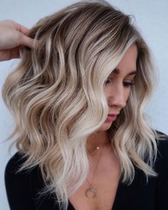 Blond Cenușiu, Balayage Blond, Blonde Balayage Highlights, Blonde Tips, Blonde Streaks, Blond Balayage, Hair Adviser, Balayage Blonde, Ash Blonde Hair