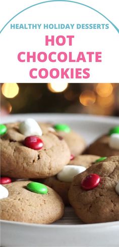 Cookies with red and green M&Ms and mini marshmallows on top. Healthy Chocolate Cookies, Healthy Hot Chocolate, Hot Cocoa Cookies, Easy To Make Snacks, Homemade Recipes Dessert