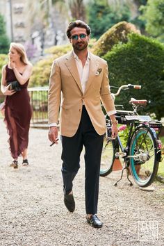 Outfit Hombres, Italian Men Style, Costume Beige, Italian Mens Fashion, Summer Suits Men, Italian Fashion Street