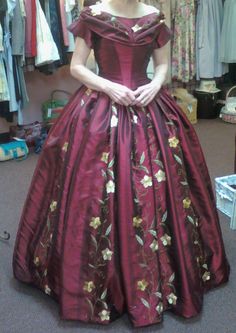 18th Century Dress Gowns, 1860s Dresses, Historical Gowns, Vintage Attire, Ren Fair, 1800s Fashion, History Fashion, Antique Dress