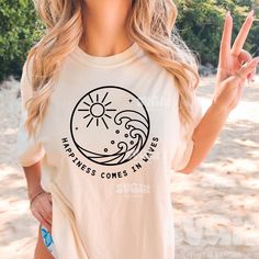 Boho T Shirt Design, Beach Shirts Sayings, Beach T Shirts Design, Beach Shirt Ideas, Beach Tshirt Ideas, Summer Shirt Ideas, Summer T Shirt Designs, Summer Shirts Vinyl, Beach Tshirt Designs