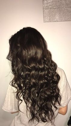 Nice Hairstyles For Long Hair, Dark Brown Wavy Hair, Layered Curly Hair, Mode Zara, Natural Wavy Hair, Curly Hair Routine, Long Wavy Hair, Beautiful Long Hair