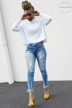 Mode Turban, Frayed Hem Jeans, Yellow Shoes, Outfits For Teens, Ripped Jeans, Look Fashion, Chic Outfits, Casual Chic, Stylish Outfits