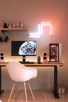 Two images depict a home office with Nanoleaf Lines 90 Degrees on the wall above the desk. There are four lines that are connected to each other which emit orange and white light in the first image and blue light in the second image. Cool Home Office, Music Visualization, Light Bars, Unique Layout, Home Office Setup, Office Setup, Led Light Bars, Led Wall Lights