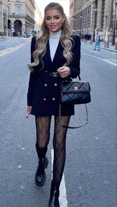 Sassy Casual Outfits, Fancy London Outfits, Thanksgiving Outfit Elegant, London Outfit Ideas Winter 2023, Classy Paris Outfit, Anneliese Core Aesthetic, Fall Outfits 2023 Classy, Outfit For France, Winter Outfits London Chic