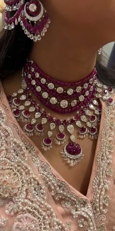 Sabyasachi Jewellery Bridal Collection, Viren Bhagat Jewellery, Viren Bhagat, Gold Jewelry Prom, Wedding Jewellery Designs, Tiktok Challenge, Kundan Jewellery Bridal, Indian Wedding Jewelry Sets