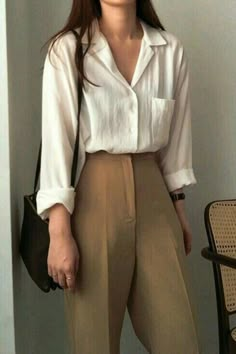 Celana Jogger Wanita, Academia Outfits, Classy Work Outfits, Stylish Work Outfits, Brown Pants, Looks Chic, Light Academia, 가을 패션, Business Casual Outfits