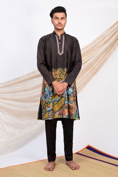 Noir black full sleeves kurta with ancient Sena Kalamkari print and zardozi embroidered highlights on the placket. Paired with a pant. - Aza Fashions Kalamkari Print, Jayanti Reddy, Rohit Bal, Tarun Tahiliani, Luxury Sale, Kurta With Pants, Satin Color, Full Sleeves, Black Linen