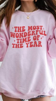 Cricut Sweatshirt Ideas, Christmas Clothing Ideas, Cute Christmas Outfits, Womens Christmas Shirts, Christmas Pink, Cute Shirt Designs, Merry Christmas Shirts, Xmas Sweater