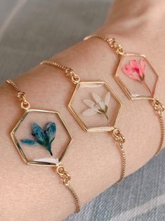 Buy Dried Flower Bracelet, Pressed Real Flower Hexagonal Bracelet, Bridesmaid Jewelry, Wedding Jewelry,bloom Baby Shower Jewelry/christmas Gift Online in India - Etsy Baby Shower Jewelry, Seni Resin, Preschool Craft, Fancy Jewellery, Fancy Jewelry, Hand Jewelry, Flower Bracelet, Fantasy Jewelry