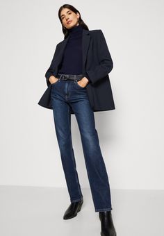 GAP 90S STRAIGHT - Ravne kavbojke - dark indigo Dark Jeans Office Outfit, Straight Dark Jeans Outfit, Fitted Straight Leg Jeans, Dark Indigo Jeans Outfit, Dark Blue Straight Leg Jeans Outfit, Dark Wash Straight Leg Jeans, Dark Denim Straight Leg Jeans Outfit, Indigo Denim Outfit, Dark Jean Outfits