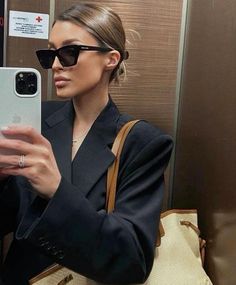 Saint Laurent Fashion, Saint Laurent Accessories, Authentic Models, Saint Laurent Sunglasses, Sunglasses Frame, Office Fashion, Retail Packaging, Elegant Outfit, Outfits Aesthetic