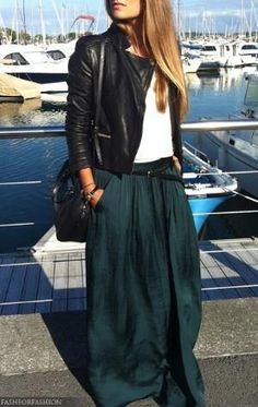 f5c3dd7514bf620a1b85450d2ae374b1desc51665258ri Green Pleated Skirt, Silk Maxi Skirt, Maxi Skirt Outfits, Mode Boho, Leather Jacket Outfits, Mode Casual, Outfit Trends, Mode Inspo, 가을 패션