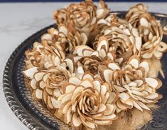 there are many flowers in the bowl on the table