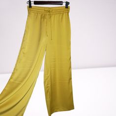 Zara Yellow Flowy Pants With Back Pocket. New Without Tags. Zara High-waisted Wide Leg Pants With Elastic Waistband, Chic Yellow Bottoms With Elastic Waistband, Zara Wide Leg Trousers With Elastic Waistband, Zara Wide-leg Pants With Elastic Waistband, Chic Yellow Lounge Pants, Chic Yellow Loungewear Pants, Trendy Zara Wide Leg Pants With Elastic Waistband, Yellow Pants With Elastic Waistband, Chic Yellow Ankle-length Wide Leg Pants