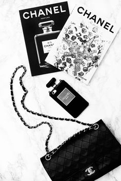 Chanel N° 5, Boss Babe Quotes, Babe Quotes, 背景 シンプル, Minimalist Wallpaper, Black And White Aesthetic, White Aesthetic, Coco Chanel