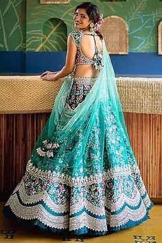 Sangeet Outifts - Buy Latest Sangeet Lehengas, Sarees, Dresses Online 2024 Orang India, Green Plain, Lehenga Designs Simple, Lengha Choli, Green Lehenga, Indian Dresses Traditional, Indian Bridal Dress, Party Wear Lehenga