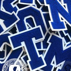 blue and white stickers with the letter n on them