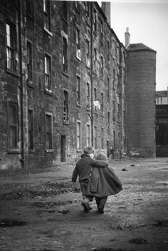 History In Pictures on Robert Doisneau, People Walking, Black And White Photograph, Jolie Photo, Black White Photos, Bw Photo, Future Life