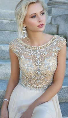 wedding dress wedding dresses i never think i will love this sexy wedding dress,but it's so beautiful Cap Sleeve Prom Dress, Detail Couture, Evening Dress Long, Vintage Prom, Chanel Couture, Elegant Prom Dresses, Beaded Chiffon, Backless Prom Dresses, Dress Chiffon