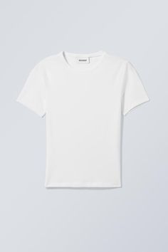 Swedish Street Style, Hi Fashion, Workout Tshirts, Online Tops, Linen Clothes, White T Shirt, White T, White Tshirt, World Of Fashion