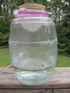 Hands-on Water Cycle Fun! Create a mini water cycle using a rotisserie chicken container and demonstrate cloud formation in a jar. Science Pictures, Water Unit, Teacher Items, Teacher Tricks, Ideas Habitaciones