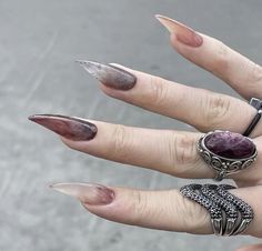 Gothic Almond Nails Shape, Claw Shape Nails, Dark Whimsical Nails, Claw Nails Designs Stilettos, Simple Nail Designs Stiletto, Claws Nails Designs, Goth Jewelry Aesthetic, Romantic Goth Nails, Goth Nails Grunge