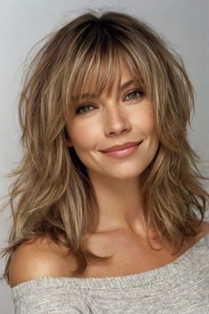 Long Hair Angled In Back, Medium Layered Hair Bangs, Hair Styles With Bangs Medium Layered, Medium Length Bob With Bangs, Medium Length Hair With Layers And Bangs, Very Layered Hair Medium Over 50, Chic Hairstyle, Modern Shag