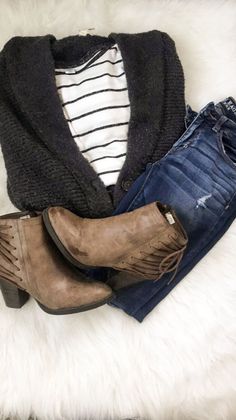 Black Booties Outfit, Booties Outfit, Womens Black Booties, Stripe Top, Boutique Fashion, Jeans White, Black Women Fashion, Look At You, Black Booties