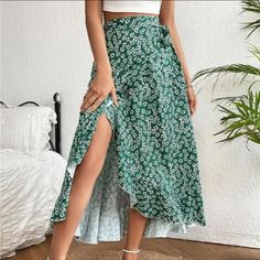 New Never Worn Green Bohemian Bottoms For Brunch, Spring Green Bottoms For Brunch, Bohemian Green Bottoms For Brunch, Casual Green Skirt For Brunch, Green Floral Print Bottoms For Brunch, Maxi Floral Skirt, Skirt Wrap, Green Maxi, Floral Maxi Skirt