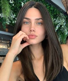 Light Eyes, Brunette Girl, Girl Face, Beautiful Eyes, Dark Hair, New Hair, Blue Eyes, Hair Inspo, Brown Hair