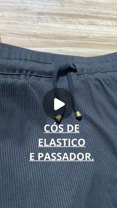 an image of a shirt with the words cos de elastico e passadorr on it