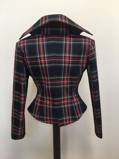 This is a very stylish and elegant jacket . Leght  58cm - at back. Fully lined. A jacket especially made to turn heads and give you that wow factor :)SIZE CHARTSIZE S - US 6, UK 8, EU 36bust: bust around 34.5”/90cmWaist: waist around 27.5”/70cmHips: hips around 34.5”/90cmSIZE M - US 8, UK 10, EU 38bust: bust around 37.5”/95cmWaist: waist around 29.5”/75cmHips: hips around 37.5”/95cmSIZE L - US 10, UK 12, EU 40bust: bust around 39.5"/100cmWaist: waist around 31.5”/80cmHips: hips around 39.5”/100c Fitted Plaid Outerwear With Lapel Collar, Vintage Fitted Plaid Outerwear, Fitted Vintage Plaid Outerwear, Fitted Plaid Blazer With Lapel Collar, Fitted Plaid Outerwear For Business, Plaid Blazer With Buttons For Tailoring, Plaid Blazer With Buttons, Fitted Plaid Outerwear With Buttons, Fitted Plaid Double-breasted Blazer